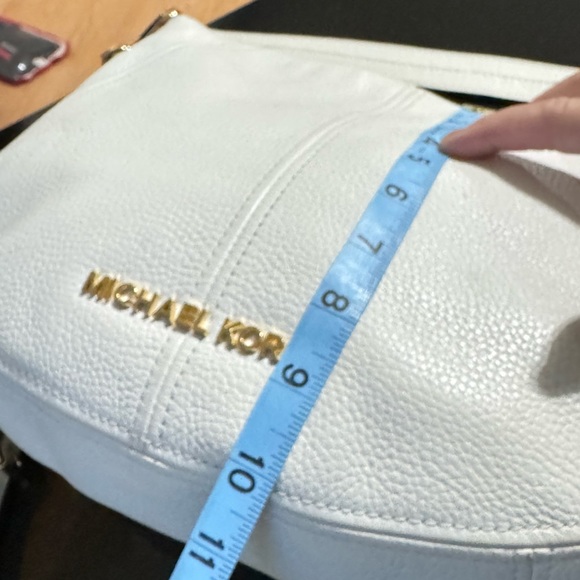Authentic Michael khors a cross body bag - Picture 9 of 11